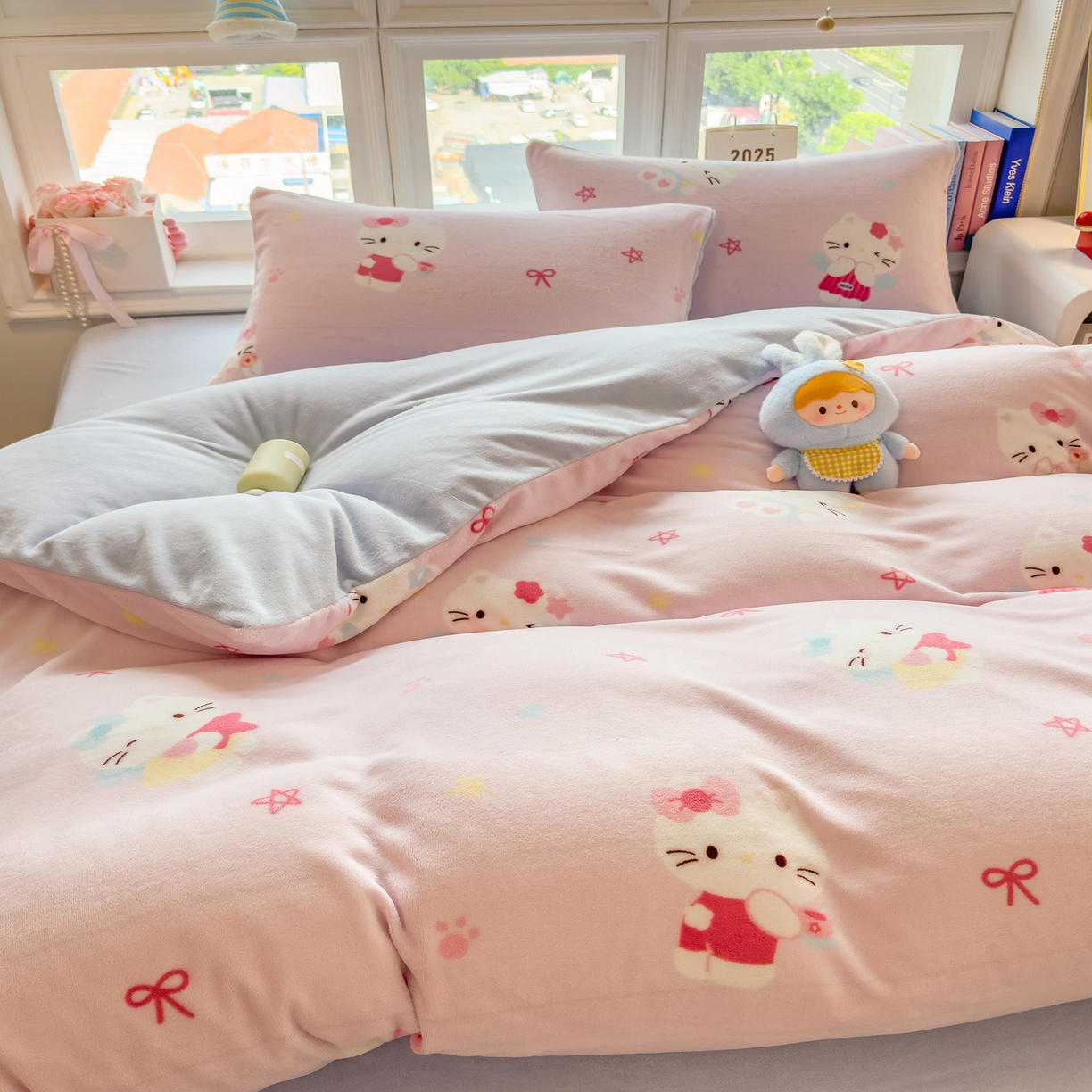 91家纺网 家纺一手货源 找家纺 摩妮卡 摩妮卡 2025新款加厚款小清新牛奶绒印花四件套床单款床笠单被套 凯蒂粉梦