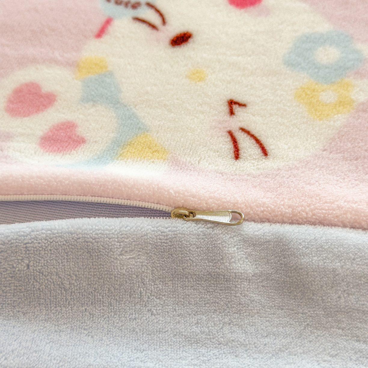 91家纺网 家纺一手货源 找家纺 摩妮卡 摩妮卡 2025新款加厚款小清新牛奶绒印花四件套床单款床笠单被套 凯蒂粉梦