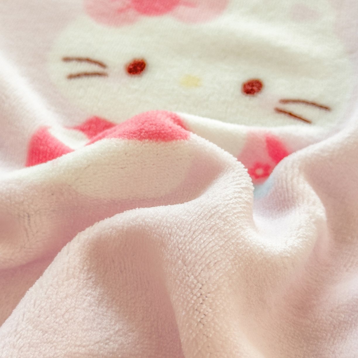 91家纺网 家纺一手货源 找家纺 摩妮卡 摩妮卡 2025新款加厚款小清新牛奶绒印花四件套床单款床笠单被套 凯蒂粉梦