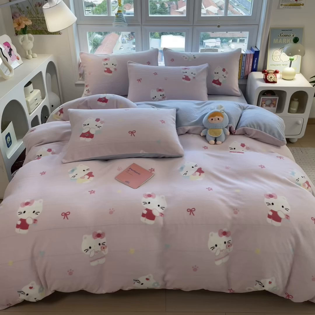 91家纺网 家纺一手货源 找家纺 摩妮卡 摩妮卡 2025新款加厚款小清新牛奶绒印花四件套床单款床笠单被套 凯蒂粉梦
