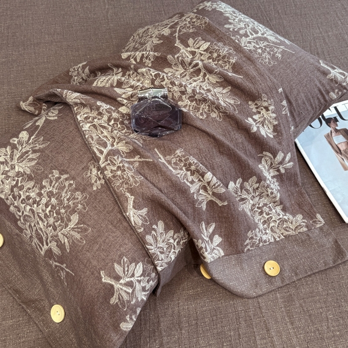 91家纺网 家纺一手货源 找家纺 晚爱家纺（原晚安家居） 2025新款A类原麻四件套纽扣款加厚双层纱仿亚麻套件四件套 田园咖