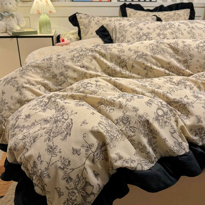 91家纺网 家纺一手货源 找家纺 （总）宅家居 2025新款轻法式小香风灯芯绒提花立体韩版花边牛奶绒四件套-实拍风