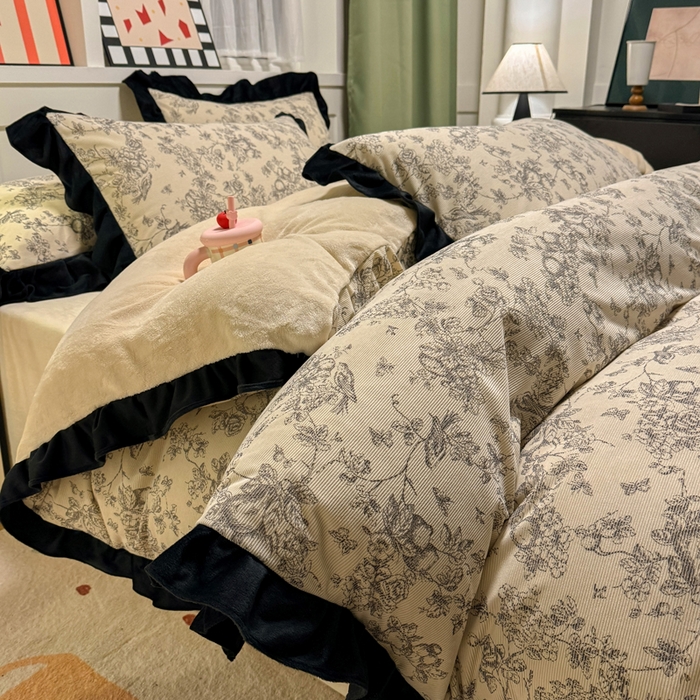 91家纺网 家纺一手货源 找家纺 （总）宅家居 2025新款轻法式小香风灯芯绒提花立体韩版花边牛奶绒四件套-实拍风