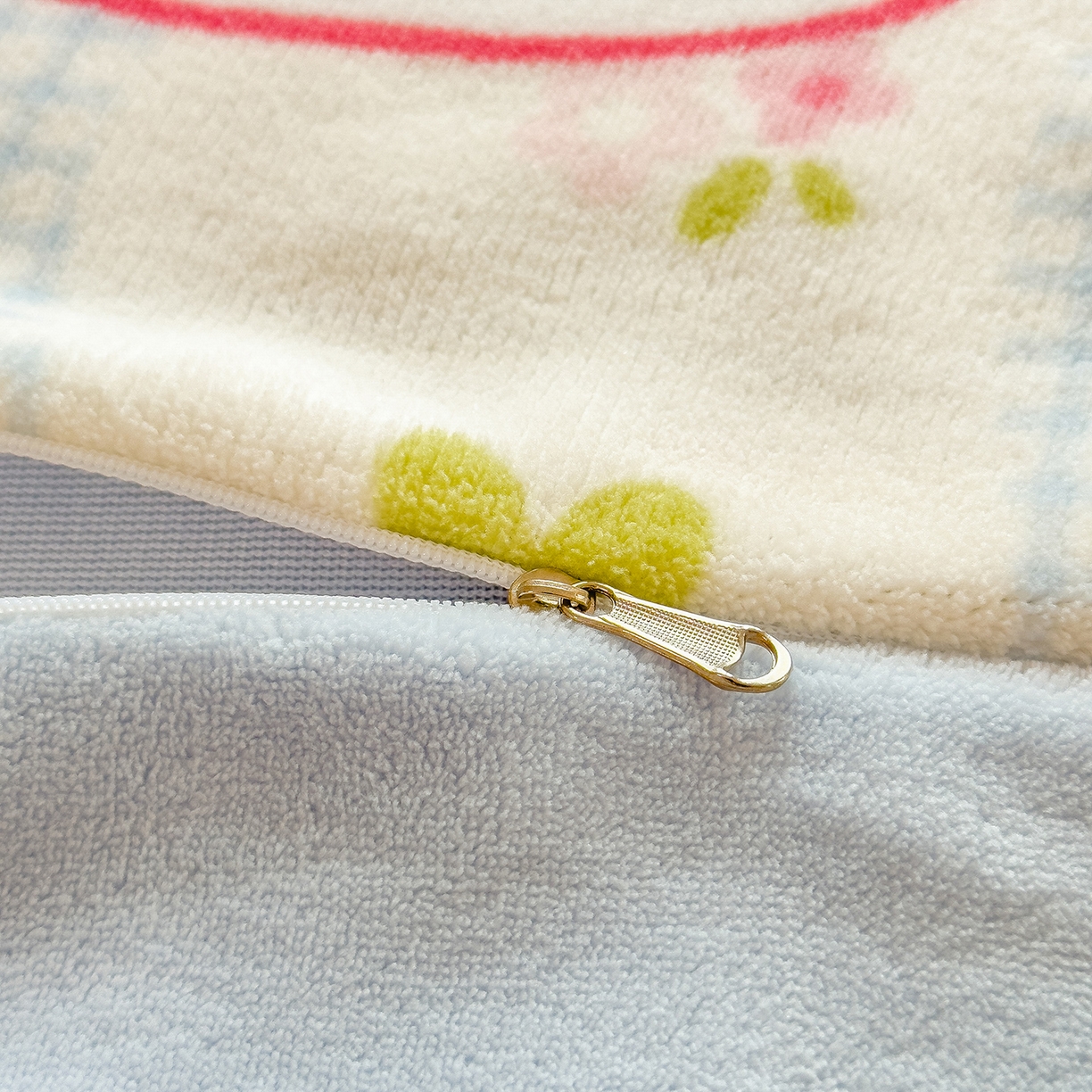 91家纺网 家纺一手货源 找家纺 摩妮卡 摩妮卡 2025新款加厚款小清新牛奶绒印花四件套床单款床笠单被套 凯蒂小樱桃