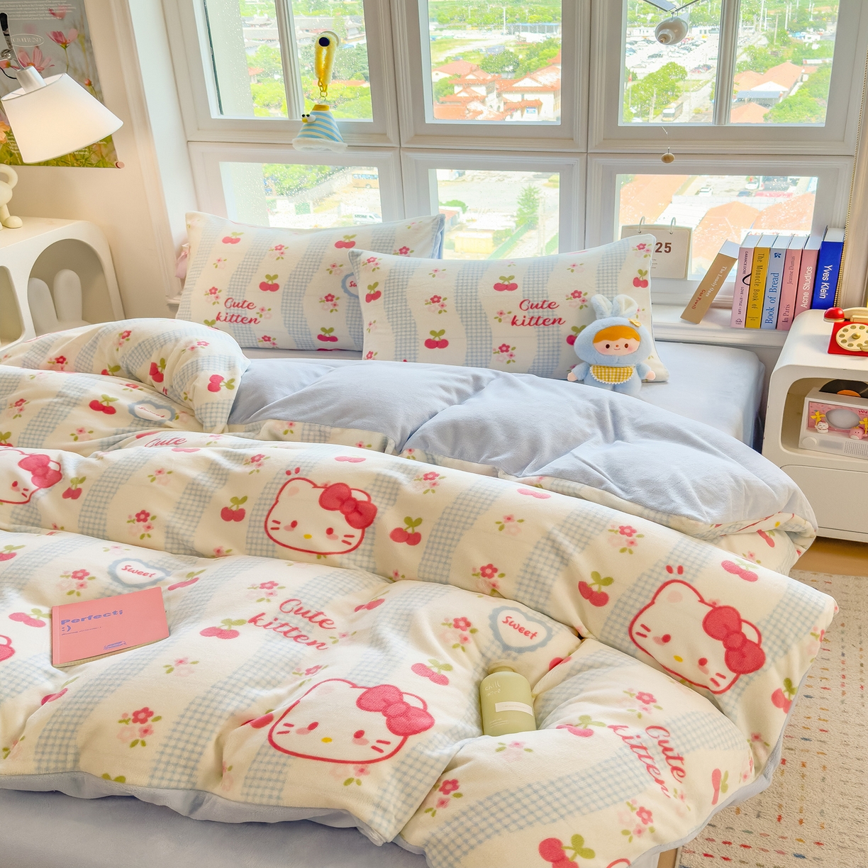 91家纺网 家纺一手货源 找家纺 摩妮卡 摩妮卡 2025新款加厚款小清新牛奶绒印花四件套床单款床笠单被套 凯蒂小樱桃