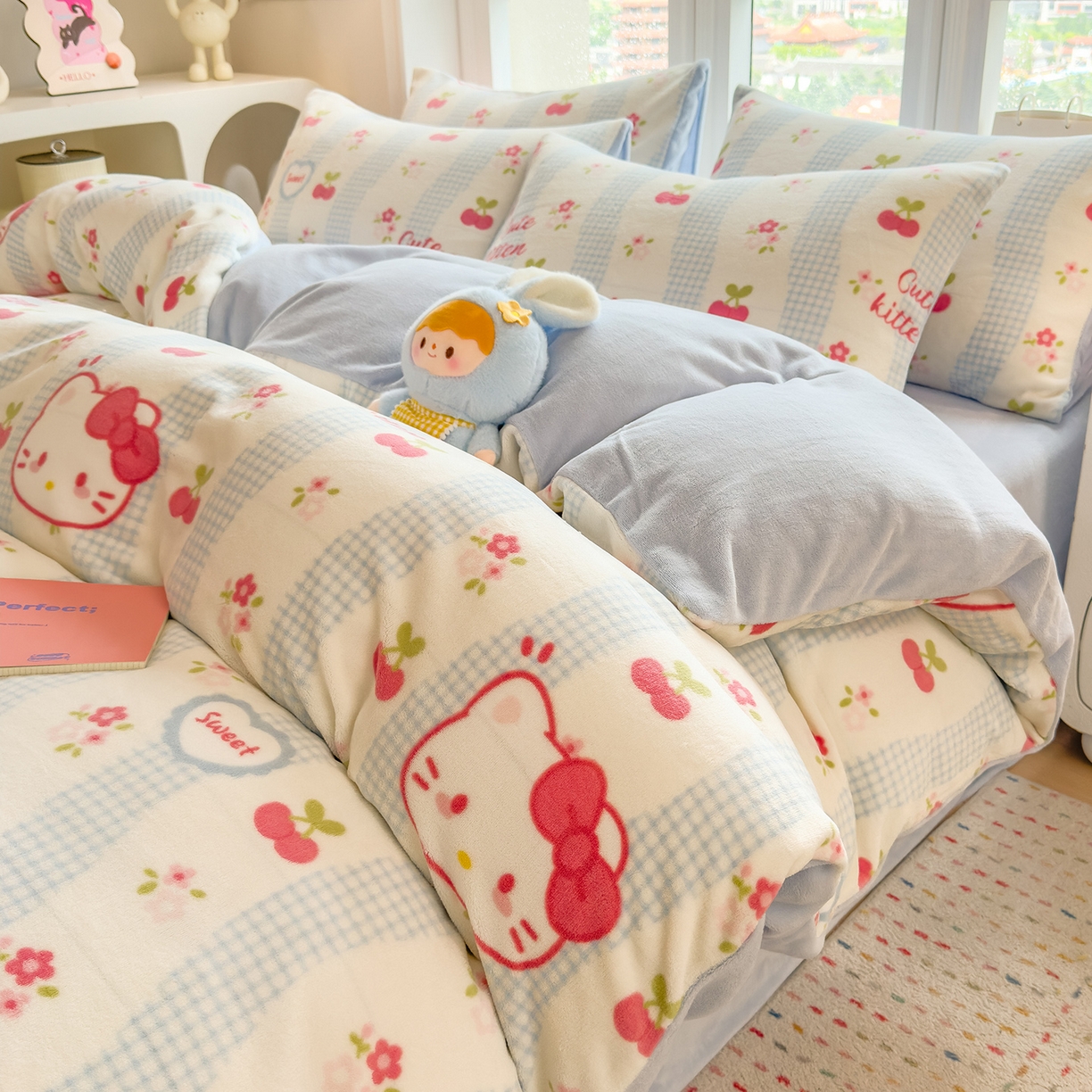 91家纺网 家纺一手货源 找家纺 摩妮卡 摩妮卡 2025新款加厚款小清新牛奶绒印花四件套床单款床笠单被套 凯蒂小樱桃
