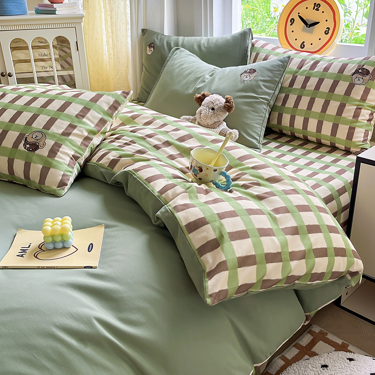 91家纺网 家纺一手货源 找家纺 大境 2025秋冬专版刺绣A类全棉磨毛四件套三件套 篮球小熊-抹茶绿