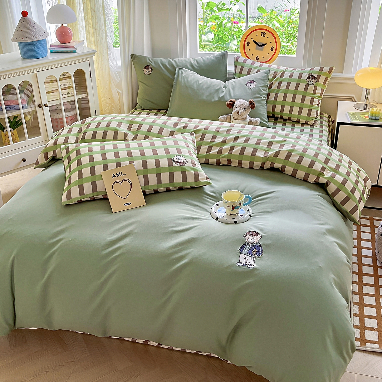 91家纺网 家纺一手货源 找家纺 大境 2025秋冬专版刺绣A类全棉磨毛四件套三件套 篮球小熊-抹茶绿