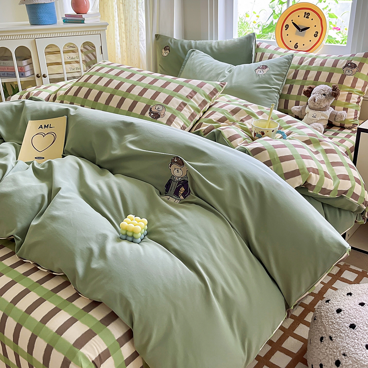 91家纺网 家纺一手货源 找家纺 大境 2025秋冬专版刺绣A类全棉磨毛四件套三件套 篮球小熊-抹茶绿