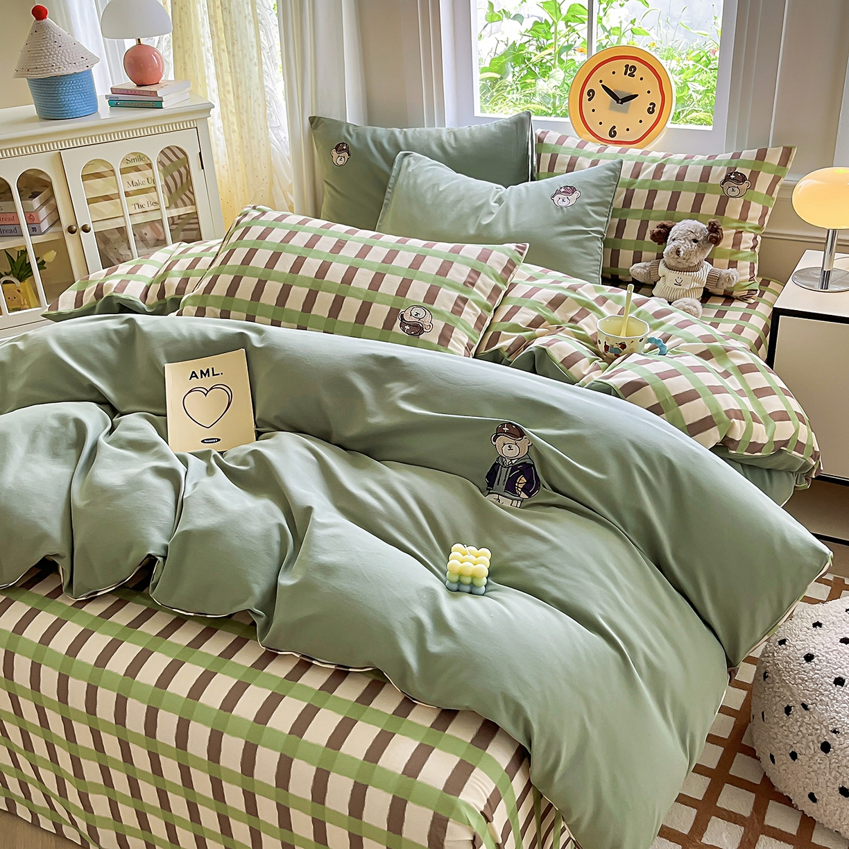 91家纺网 家纺一手货源 找家纺 大境 2025秋冬专版刺绣A类全棉磨毛四件套三件套 篮球小熊-抹茶绿