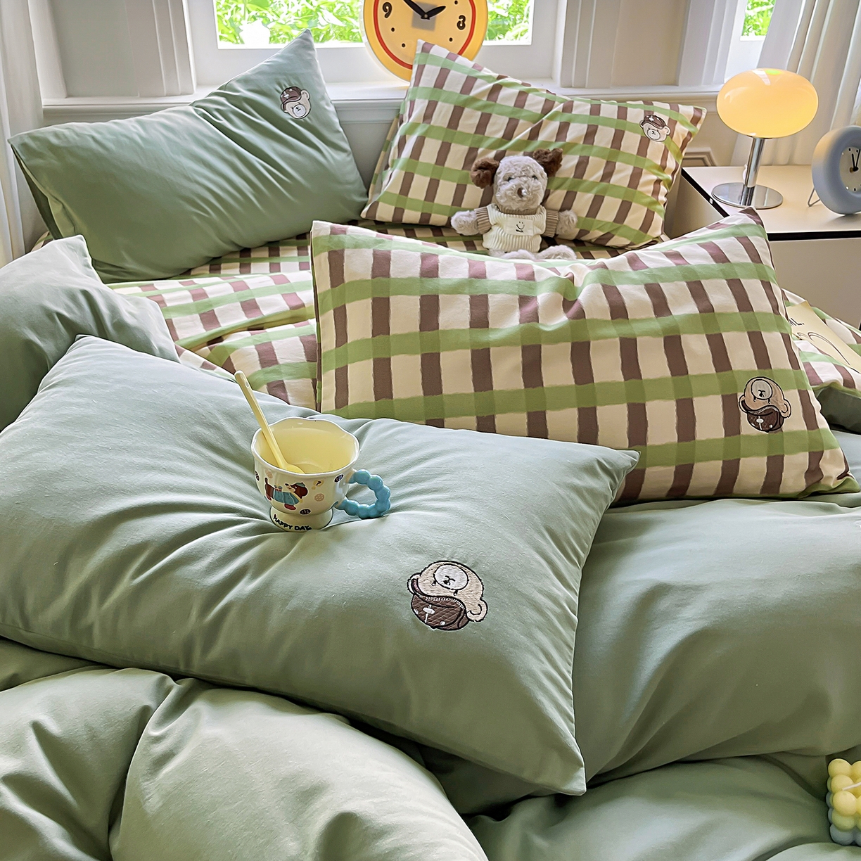 91家纺网 家纺一手货源 找家纺 大境 2025秋冬专版刺绣A类全棉磨毛四件套三件套 篮球小熊-抹茶绿