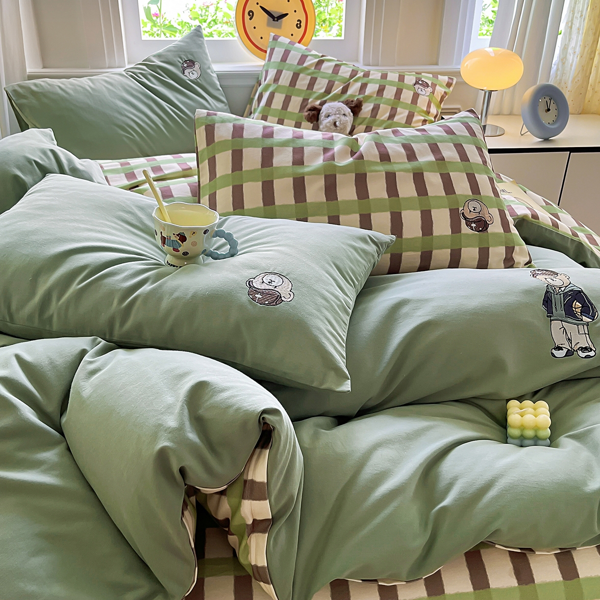 91家纺网 家纺一手货源 找家纺 大境 2025秋冬专版刺绣A类全棉磨毛四件套三件套 篮球小熊-抹茶绿