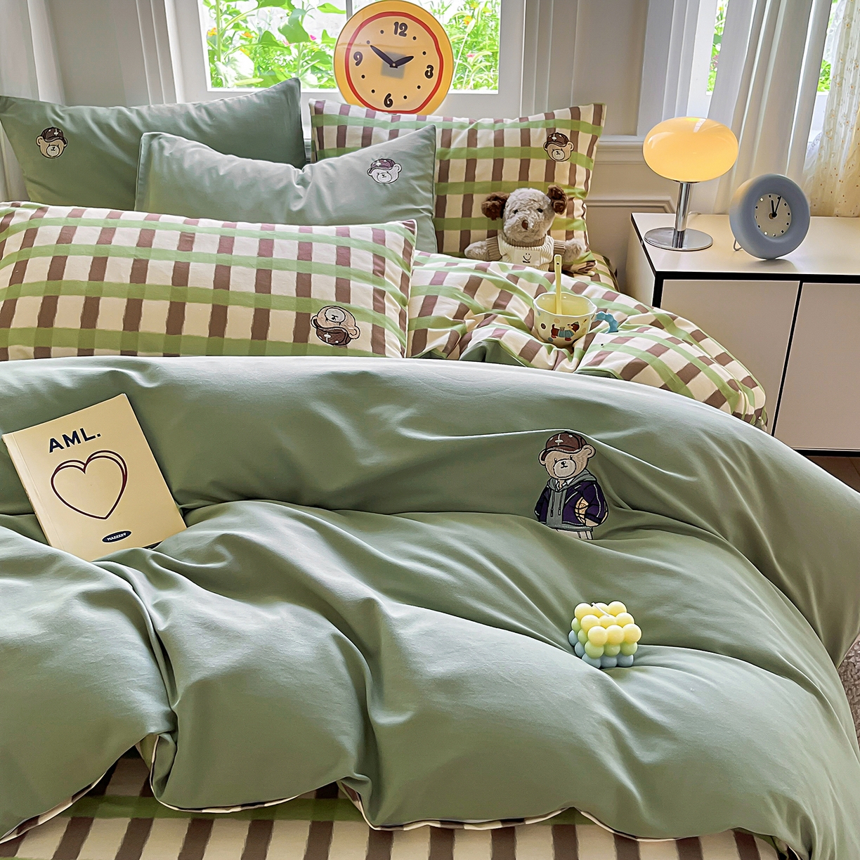 91家纺网 家纺一手货源 找家纺 大境 2025秋冬专版刺绣A类全棉磨毛四件套三件套 篮球小熊-抹茶绿