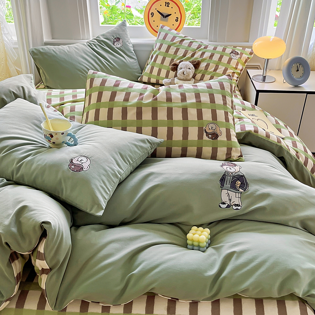 91家纺网 家纺一手货源 找家纺 大境 2025秋冬专版刺绣A类全棉磨毛四件套三件套 篮球小熊-抹茶绿