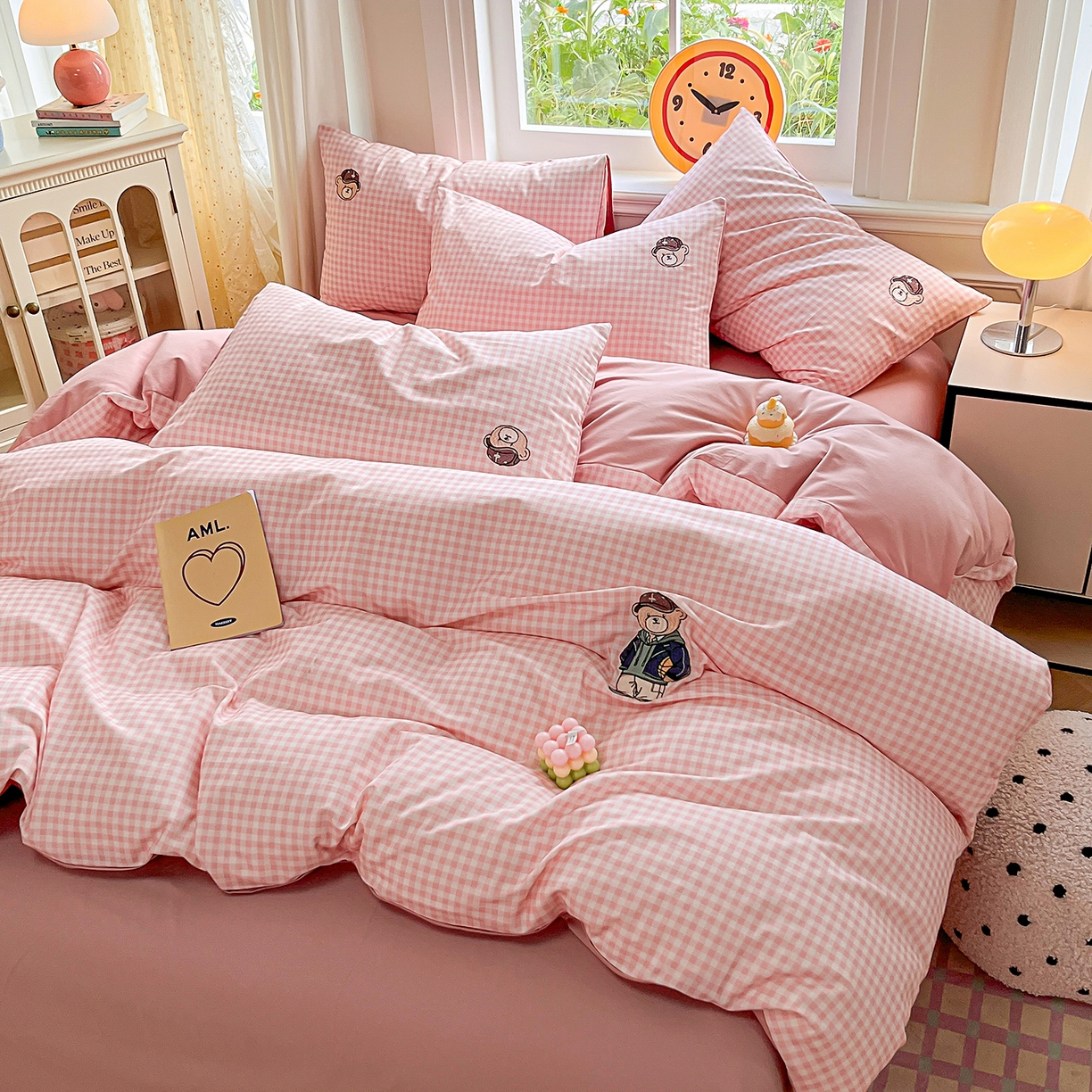 91家纺网 家纺一手货源 找家纺 大境 2025秋冬专版刺绣A类全棉磨毛四件套三件套 篮球小熊-粉小格