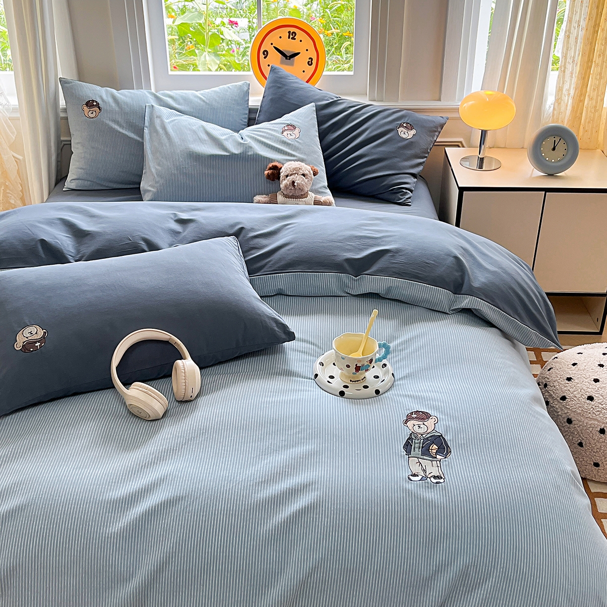 91家纺网 家纺一手货源 找家纺 大境 2025秋冬专版刺绣A类全棉磨毛四件套三件套 篮球小熊-蓝灰条