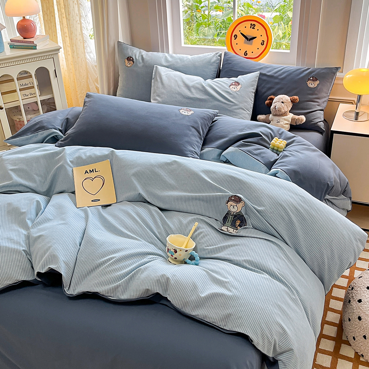 91家纺网 家纺一手货源 找家纺 大境 2025秋冬专版刺绣A类全棉磨毛四件套三件套 篮球小熊-蓝灰条