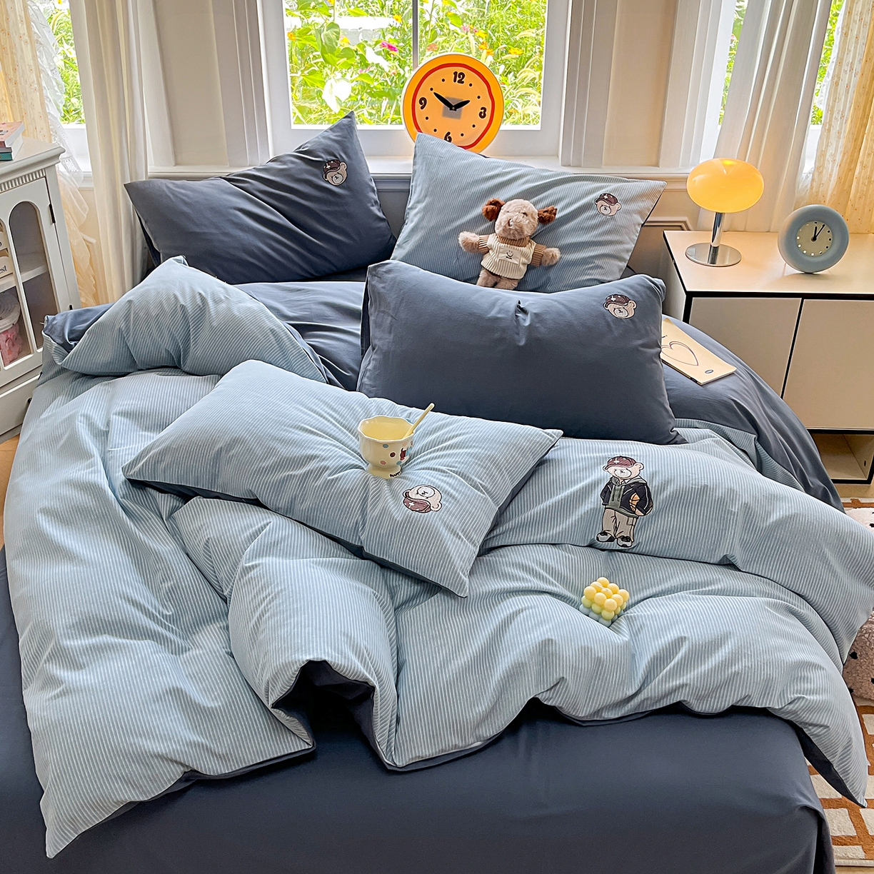 91家纺网 家纺一手货源 找家纺 大境 2025秋冬专版刺绣A类全棉磨毛四件套三件套 篮球小熊-蓝灰条