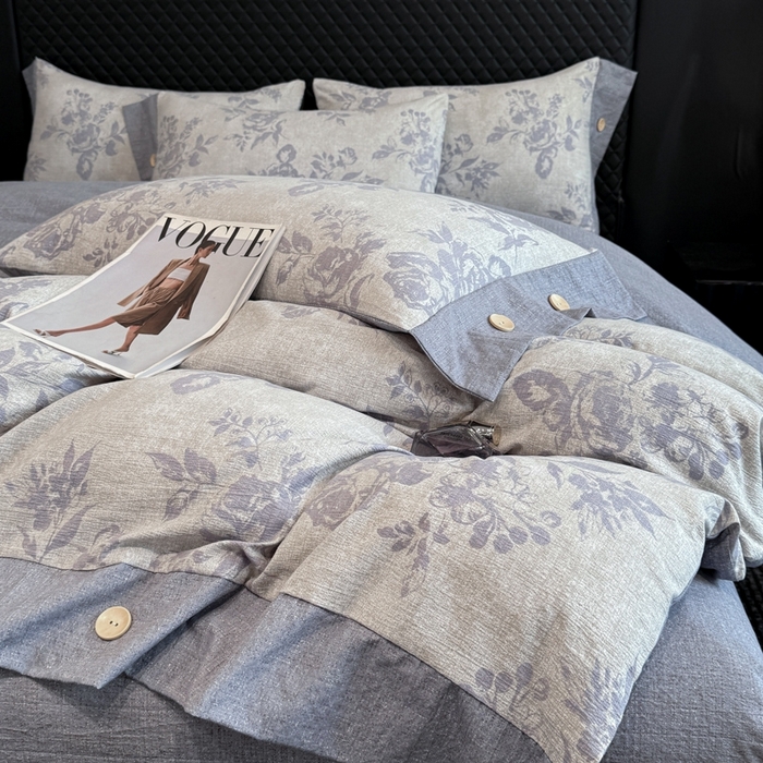 91家纺网 家纺一手货源 找家纺 晚爱家纺（原晚安家居） 2025新款A类原麻四件套纽扣款加厚双层纱仿亚麻套件四件套 绽放