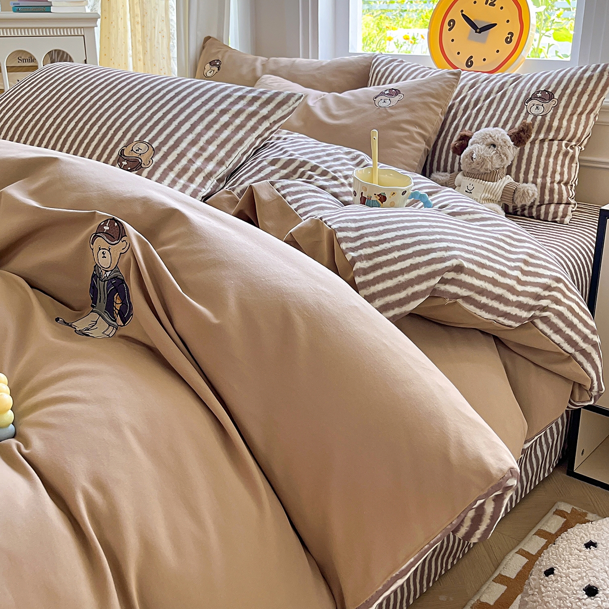 91家纺网 家纺一手货源 找家纺 大境 2025秋冬专版刺绣A类全棉磨毛四件套三件套 篮球小熊-暖咖