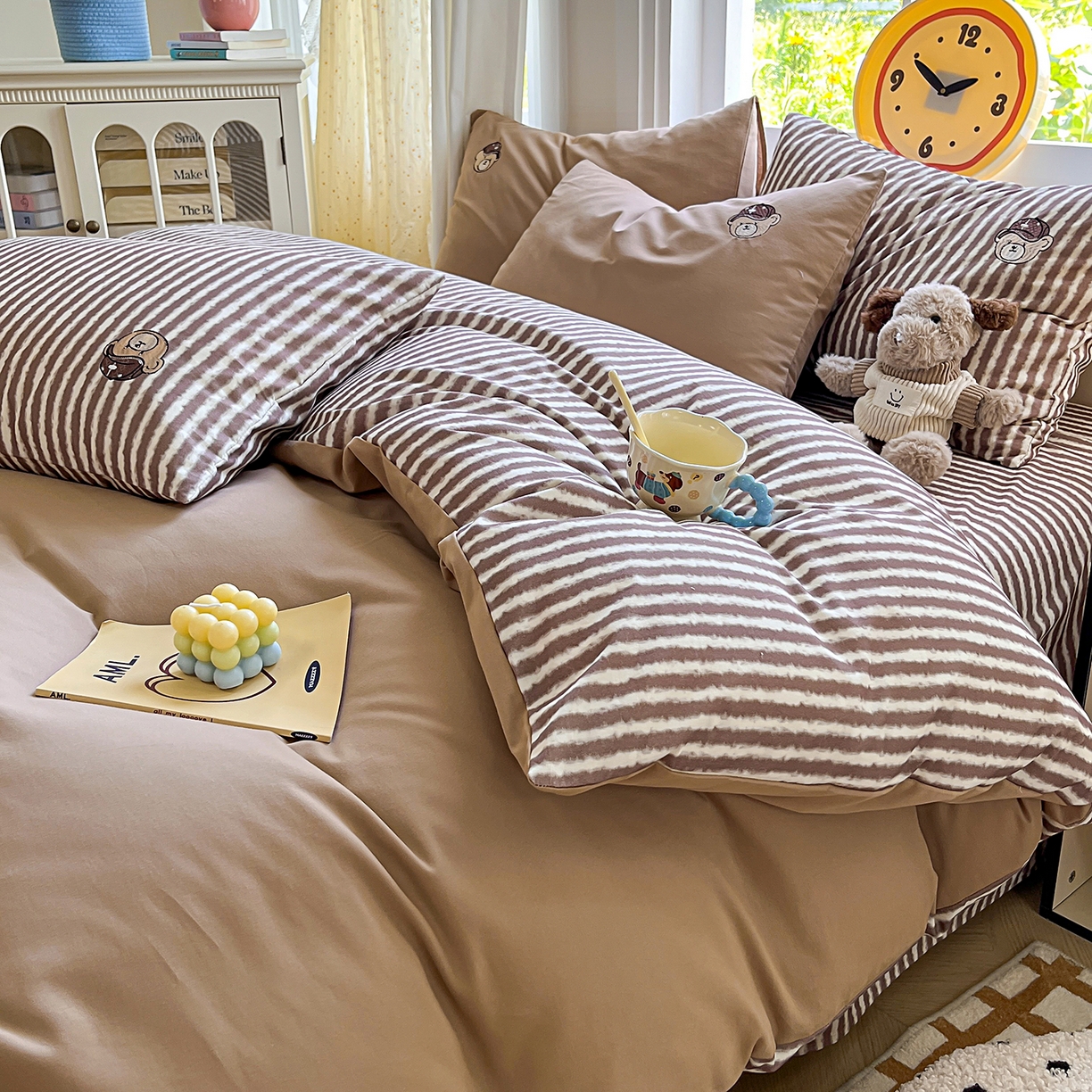 91家纺网 家纺一手货源 找家纺 大境 2025秋冬专版刺绣A类全棉磨毛四件套三件套 篮球小熊-暖咖