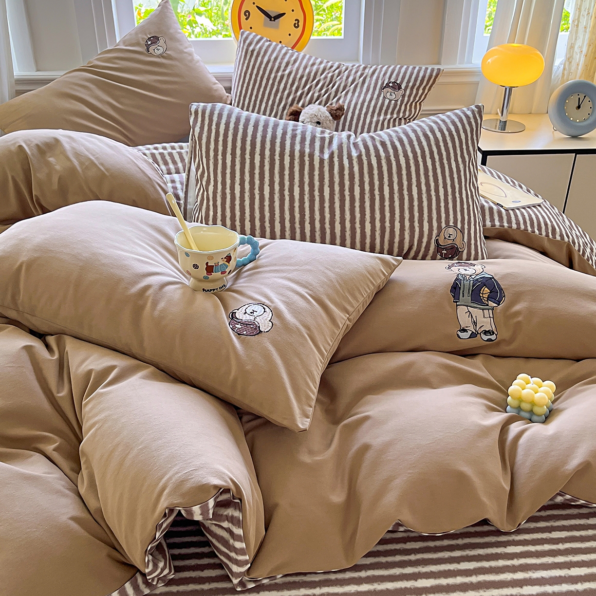 91家纺网 家纺一手货源 找家纺 大境 2025秋冬专版刺绣A类全棉磨毛四件套三件套 篮球小熊-暖咖