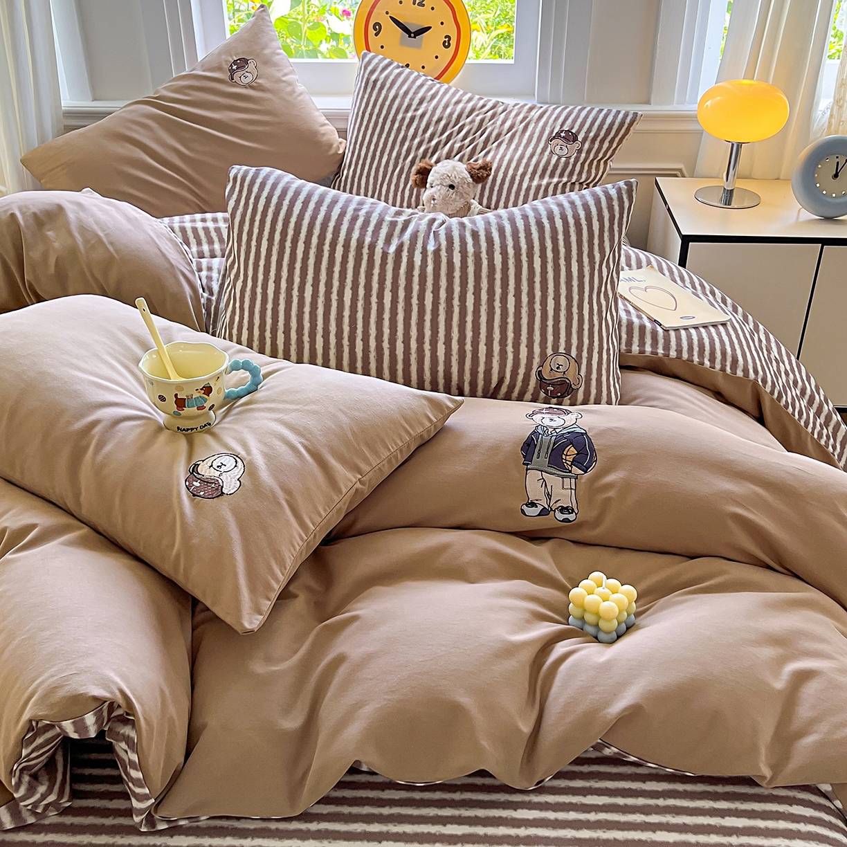 91家纺网 家纺一手货源 找家纺 大境 2025秋冬专版刺绣A类全棉磨毛四件套三件套 篮球小熊-暖咖