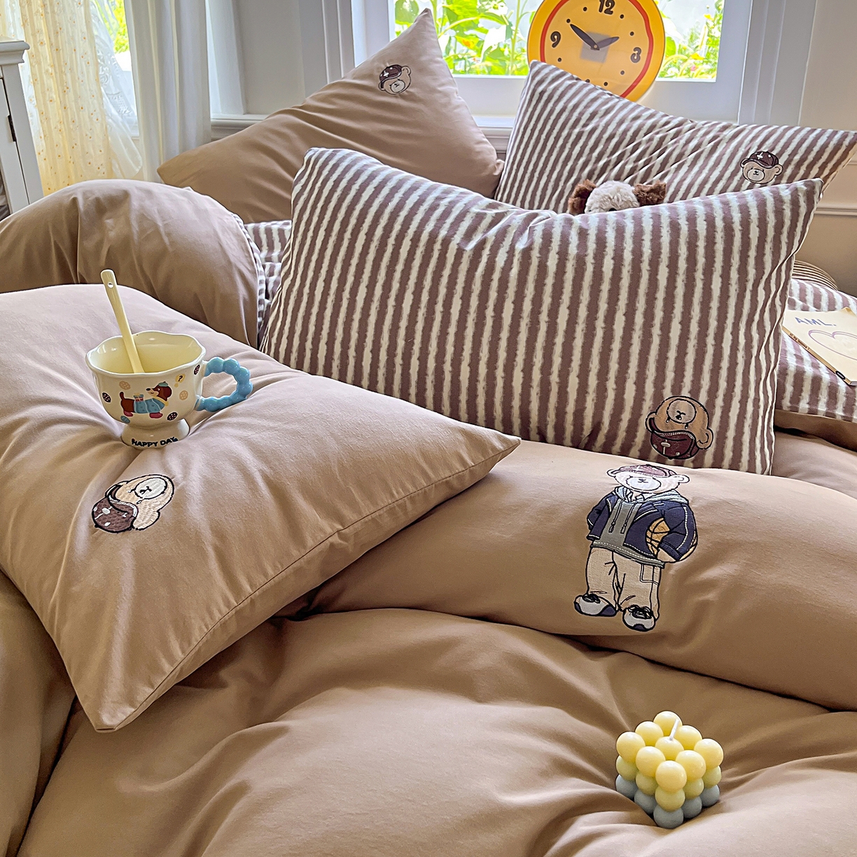 91家纺网 家纺一手货源 找家纺 大境 2025秋冬专版刺绣A类全棉磨毛四件套三件套 篮球小熊-暖咖