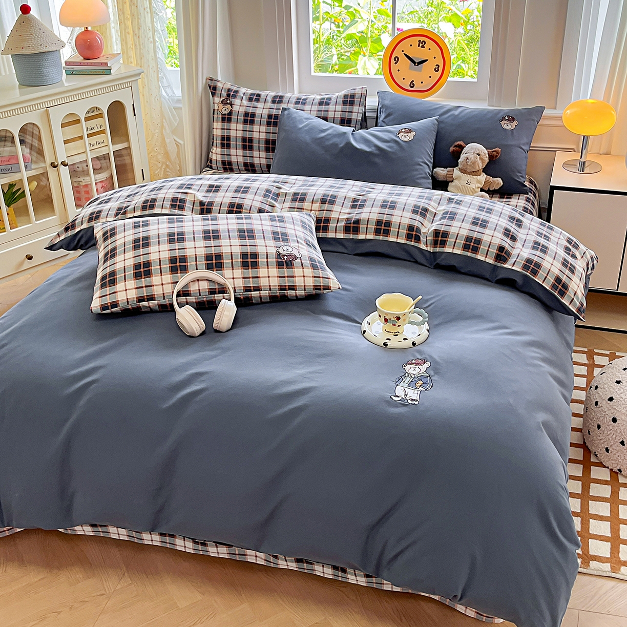 91家纺网 家纺一手货源 找家纺 大境 2025秋冬专版刺绣A类全棉磨毛四件套三件套 篮球小熊-深蓝