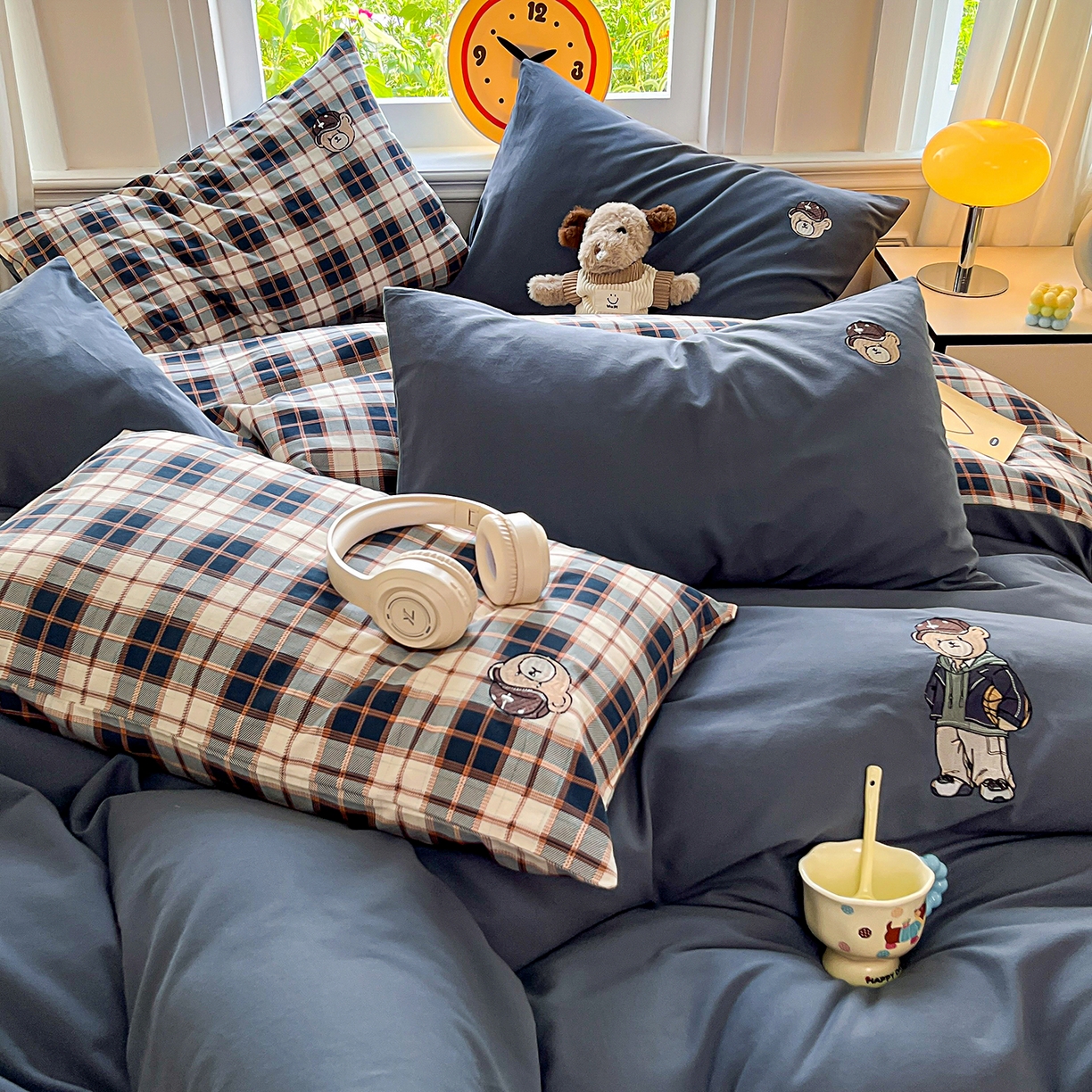 91家纺网 家纺一手货源 找家纺 大境 2025秋冬专版刺绣A类全棉磨毛四件套三件套 篮球小熊-深蓝