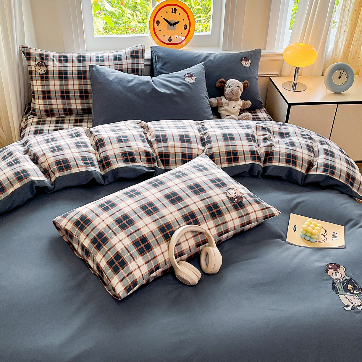 91家纺网 家纺一手货源 找家纺 大境 2025秋冬专版刺绣A类全棉磨毛四件套三件套 篮球小熊-深蓝