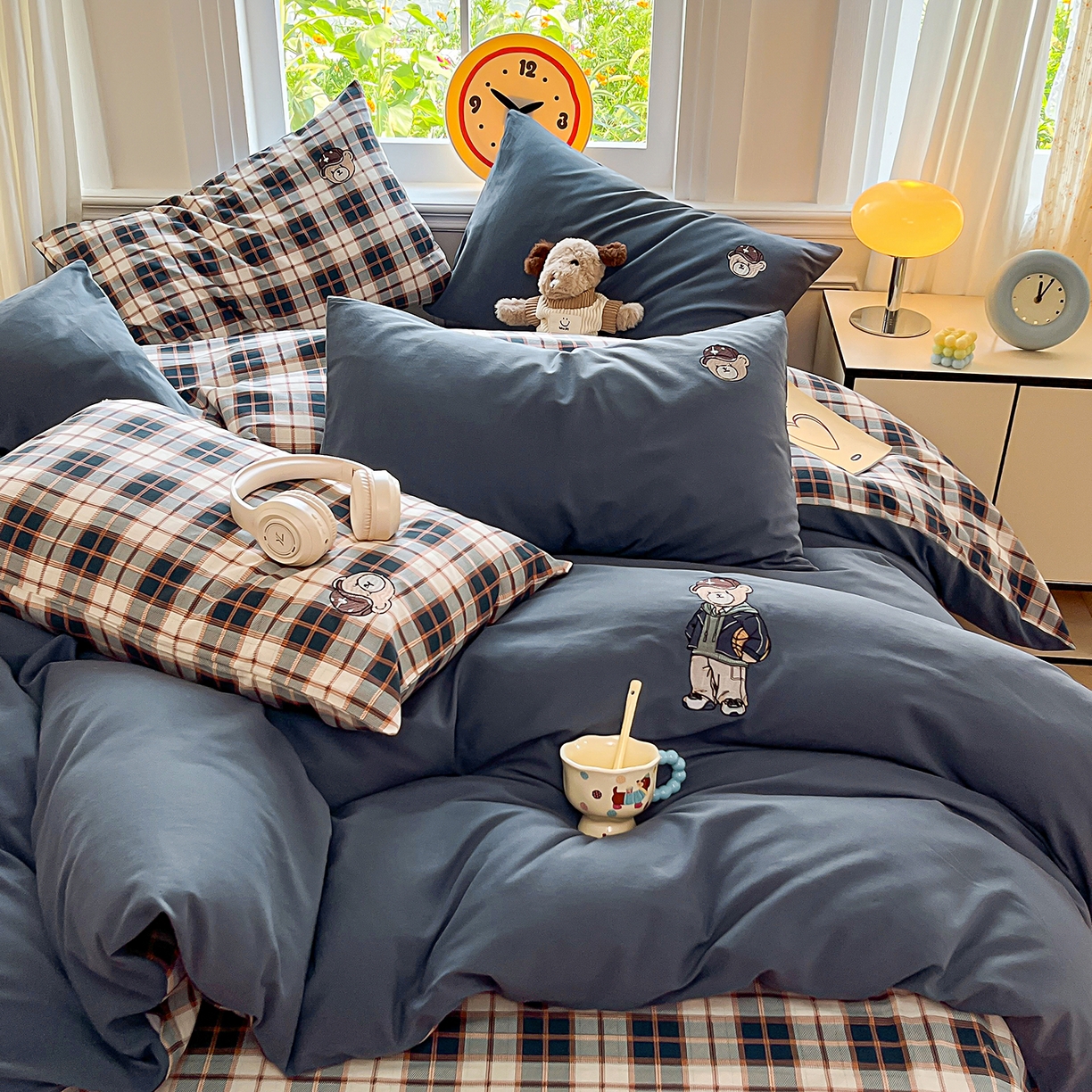 91家纺网 家纺一手货源 找家纺 大境 2025秋冬专版刺绣A类全棉磨毛四件套三件套 篮球小熊-深蓝