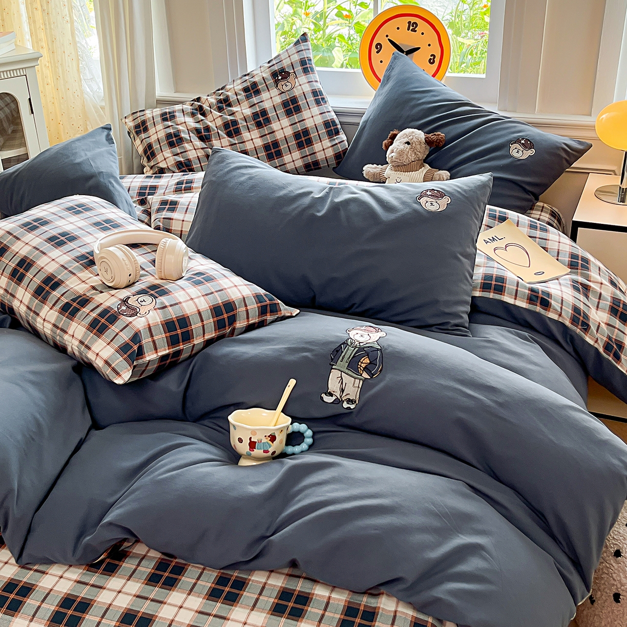 91家纺网 家纺一手货源 找家纺 大境 2025秋冬专版刺绣A类全棉磨毛四件套三件套 篮球小熊-深蓝