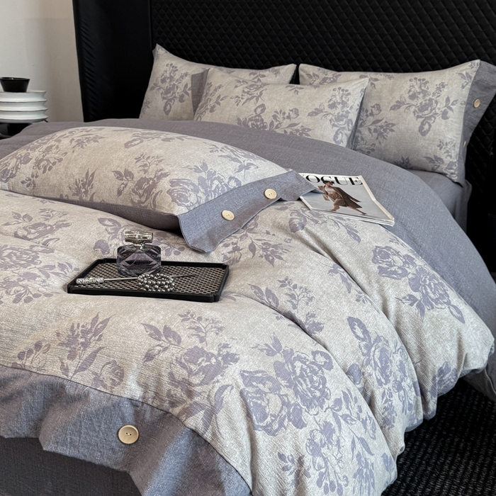 91家纺网 家纺一手货源 找家纺 晚爱家纺（原晚安家居） 2025新款A类原麻四件套纽扣款加厚双层纱仿亚麻套件四件套 绽放