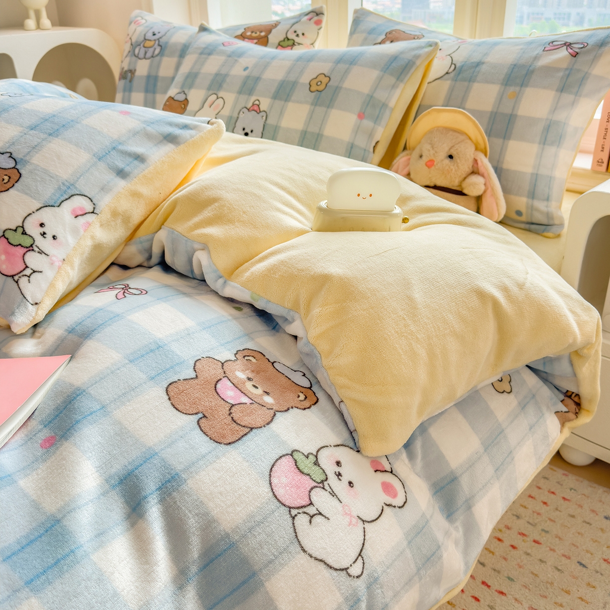 91家纺网 家纺一手货源 找家纺 摩妮卡 摩妮卡 2025新款加厚款小清新牛奶绒印花四件套床单款床笠单被套 萌宠汇