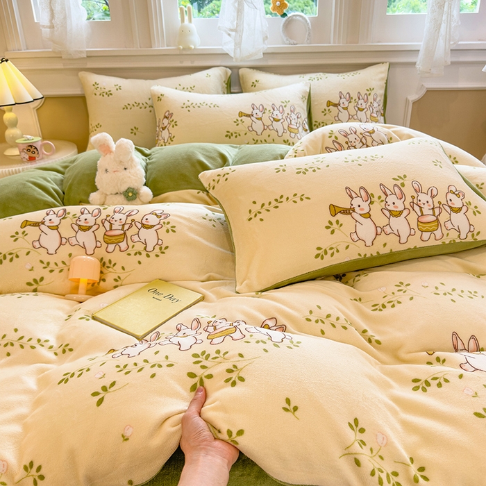 91家纺网 家纺一手货源 找家纺 摩妮卡 摩妮卡 2025新款加厚款小清新牛奶绒印花四件套床单款床笠单被套 萌兔嘟