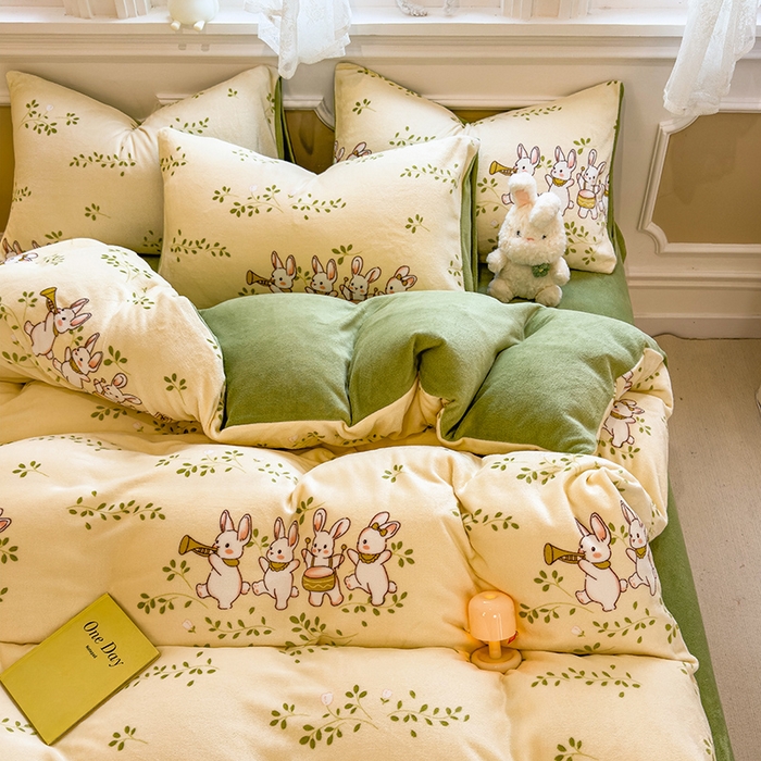 91家纺网 家纺一手货源 找家纺 摩妮卡 摩妮卡 2025新款加厚款小清新牛奶绒印花四件套床单款床笠单被套 萌兔嘟