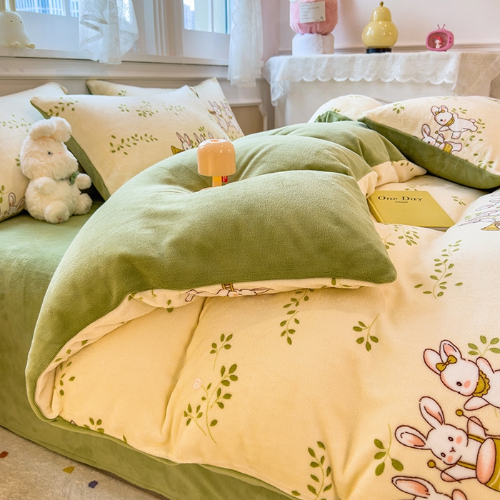 91家纺网 家纺一手货源 找家纺 摩妮卡 摩妮卡 2025新款加厚款小清新牛奶绒印花四件套床单款床笠单被套 萌兔嘟