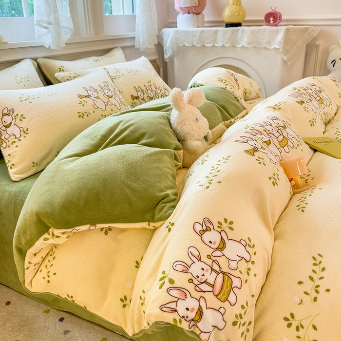 91家纺网 家纺一手货源 找家纺 摩妮卡 摩妮卡 2025新款加厚款小清新牛奶绒印花四件套床单款床笠单被套 萌兔嘟