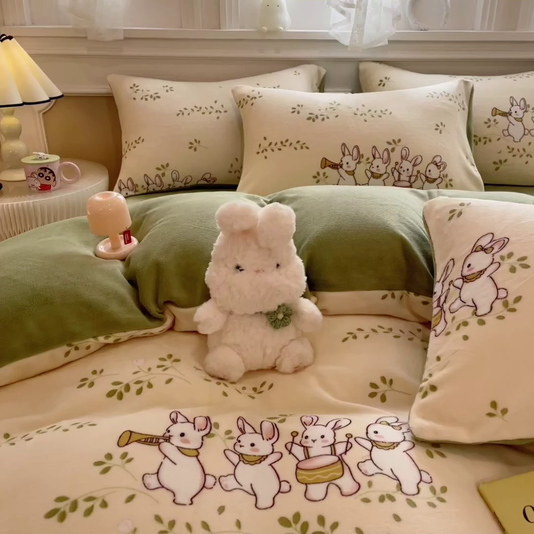 91家纺网 家纺一手货源 找家纺 摩妮卡 摩妮卡 2025新款加厚款小清新牛奶绒印花四件套床单款床笠单被套 萌兔嘟