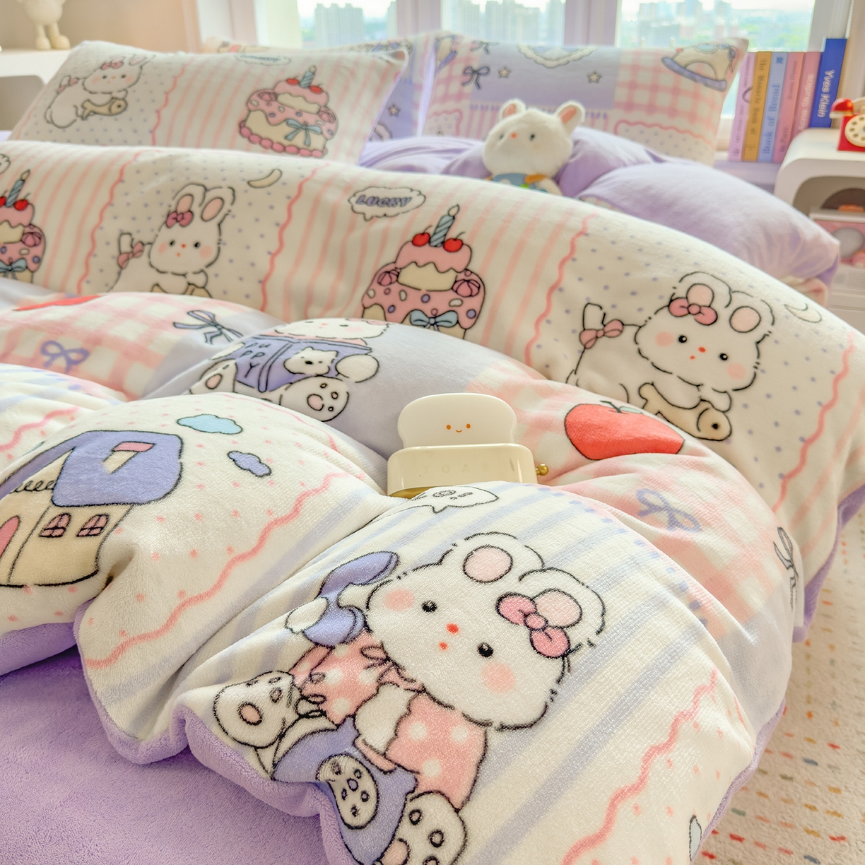 91家纺网 家纺一手货源 找家纺 摩妮卡 摩妮卡 2025新款加厚款小清新牛奶绒印花四件套床单款床笠单被套 萌兔小屋