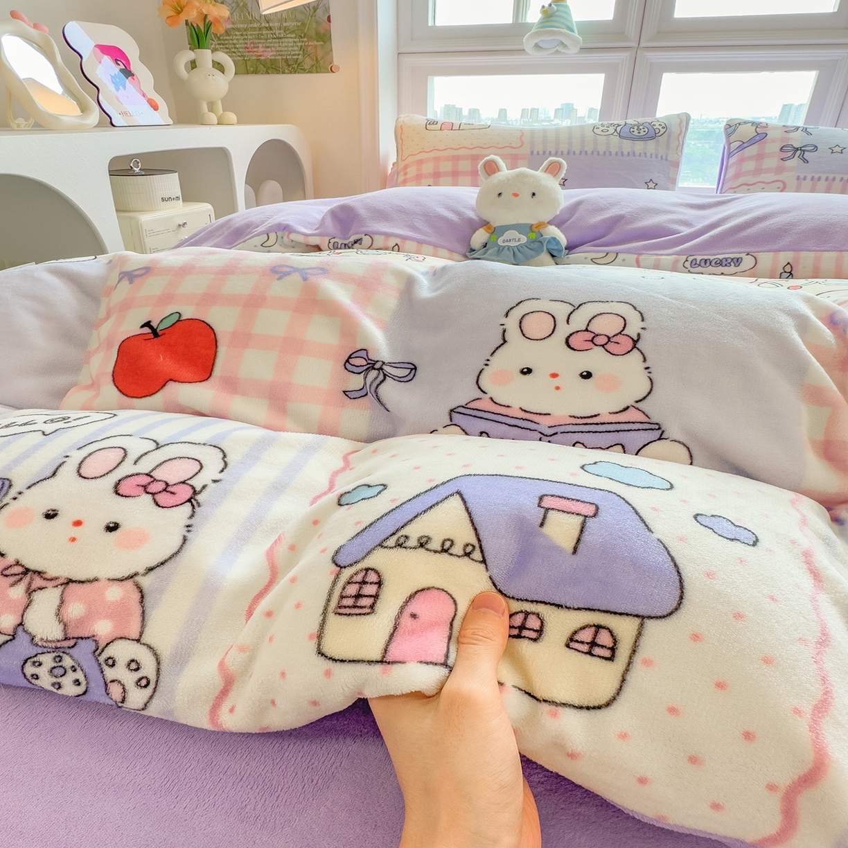 91家纺网 家纺一手货源 找家纺 摩妮卡 摩妮卡 2025新款加厚款小清新牛奶绒印花四件套床单款床笠单被套 萌兔小屋