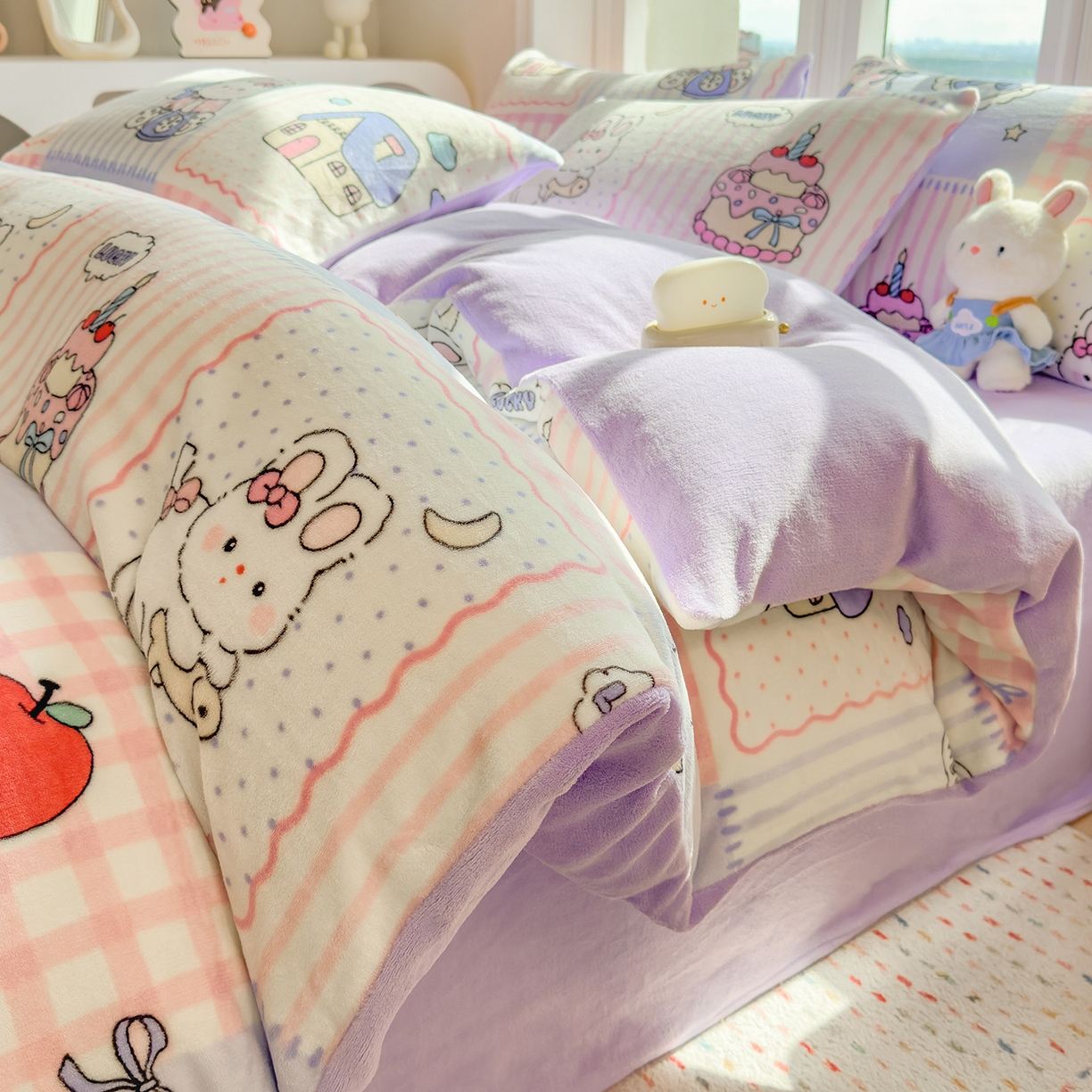 91家纺网 家纺一手货源 找家纺 摩妮卡 摩妮卡 2025新款加厚款小清新牛奶绒印花四件套床单款床笠单被套 萌兔小屋