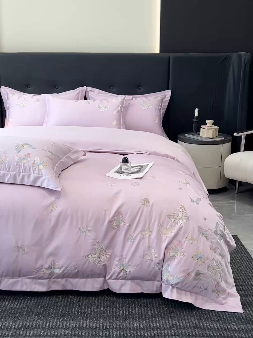 91家纺网 家纺一手货源 找家纺 博纳家纺 2025新款亲服棉宽边高级简奢款绣花四件套-漫山花野 香芋紫