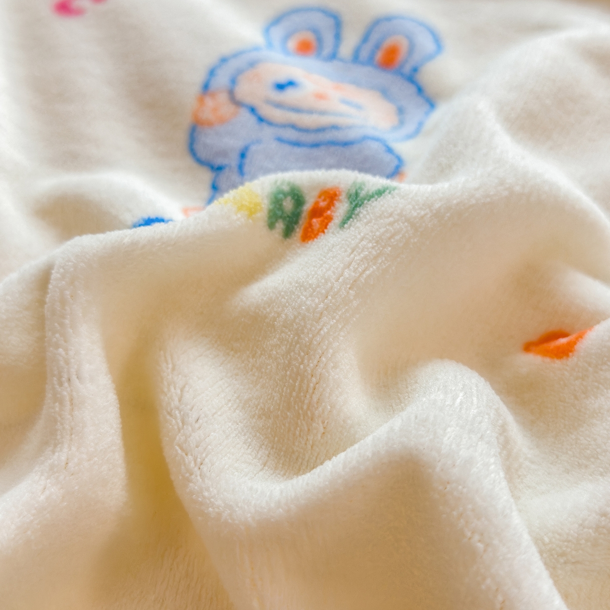 91家纺网 家纺一手货源 找家纺 摩妮卡 摩妮卡 2025新款加厚款小清新牛奶绒印花四件套床单款床笠单被套 趣兔甜心