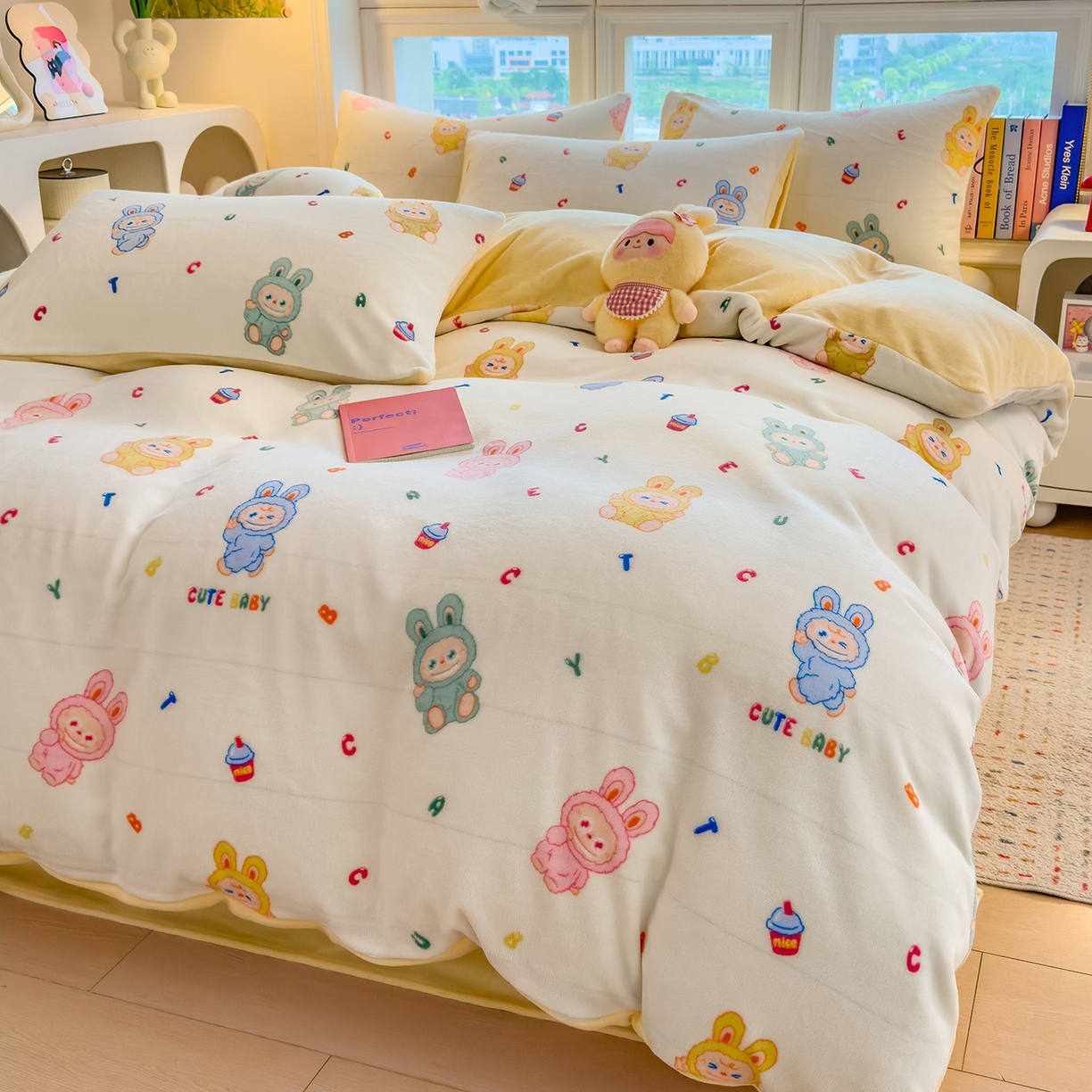 91家纺网 家纺一手货源 找家纺 摩妮卡 摩妮卡 2025新款加厚款小清新牛奶绒印花四件套床单款床笠单被套 趣兔甜心