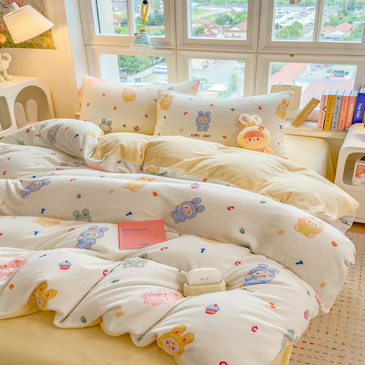 91家纺网 家纺一手货源 找家纺 摩妮卡 摩妮卡 2025新款加厚款小清新牛奶绒印花四件套床单款床笠单被套 趣兔甜心