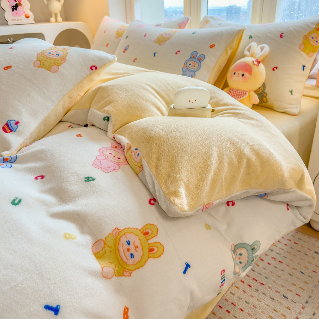 91家纺网 家纺一手货源 找家纺 摩妮卡 摩妮卡 2025新款加厚款小清新牛奶绒印花四件套床单款床笠单被套 趣兔甜心