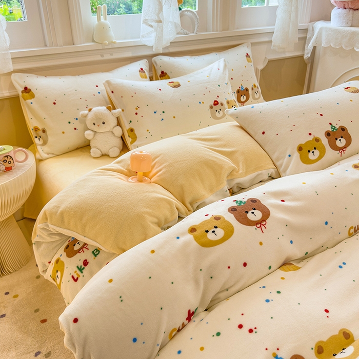 91家纺网 家纺一手货源 找家纺 摩妮卡 摩妮卡 2025新款加厚款小清新牛奶绒印花四件套床单款床笠单被套 瑞迪熊