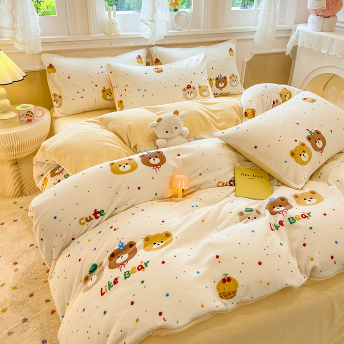 91家纺网 家纺一手货源 找家纺 摩妮卡 摩妮卡 2025新款加厚款小清新牛奶绒印花四件套床单款床笠单被套 瑞迪熊